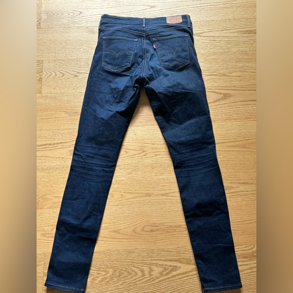 Levi’s dark wash women’s jeans size 30 - Picture 4 of 6